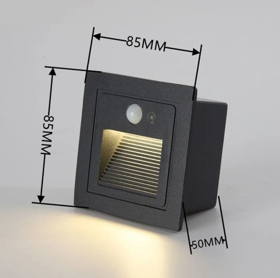 LUZ GUIA DE 3W CON SENSOR DE MOVIMIENTO IP45 NEGRA