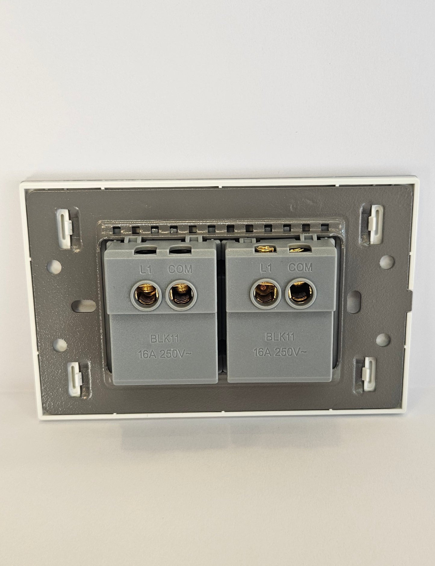 INTERRUPTOR DOBLE ACRILICO 701 BLANCO